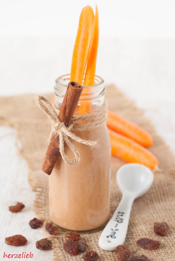 Ein Karottenkuchen-Smoothie - nach diesem Rezept ganz einfach und schnell zubereitet.